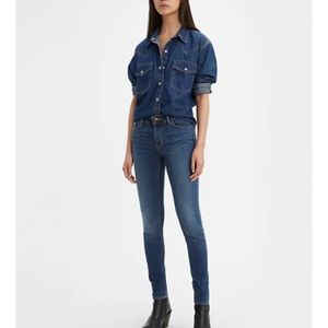 Deep blue Levi’s Jeans 710